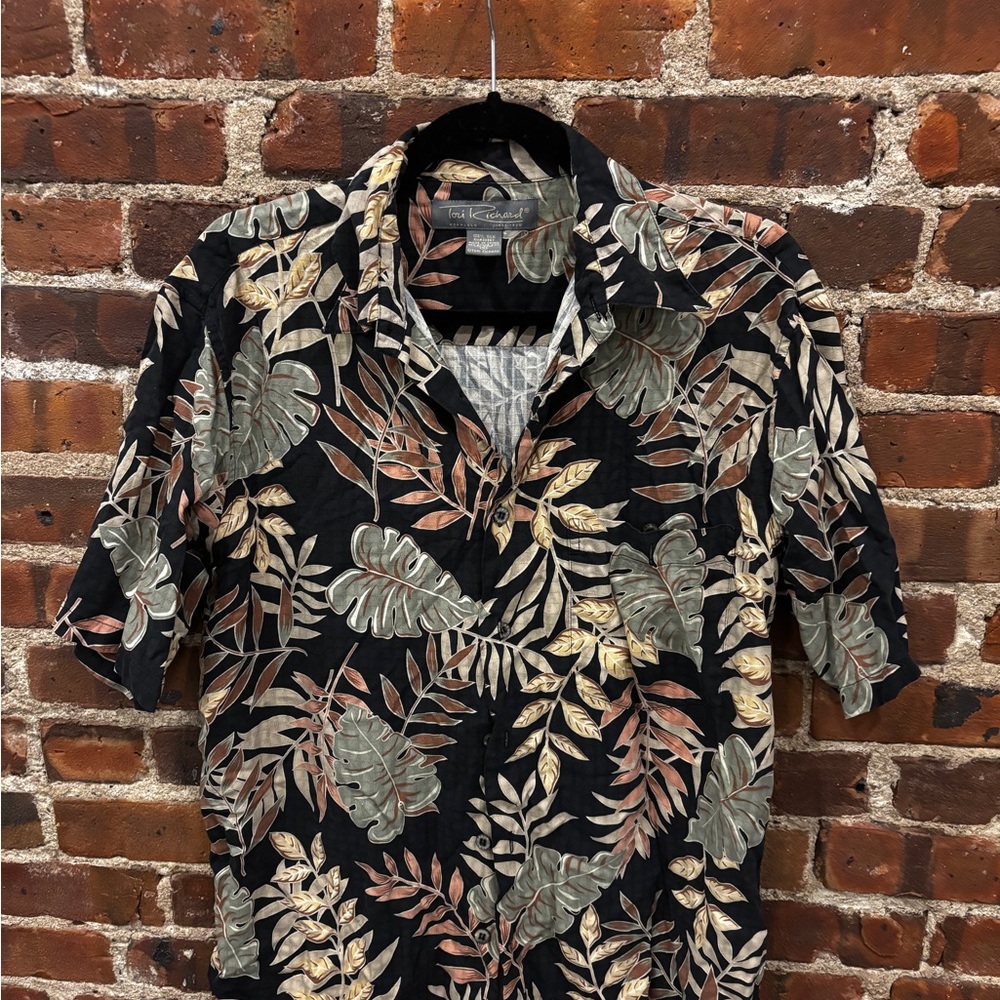 Men's Black Hawaiian shirt